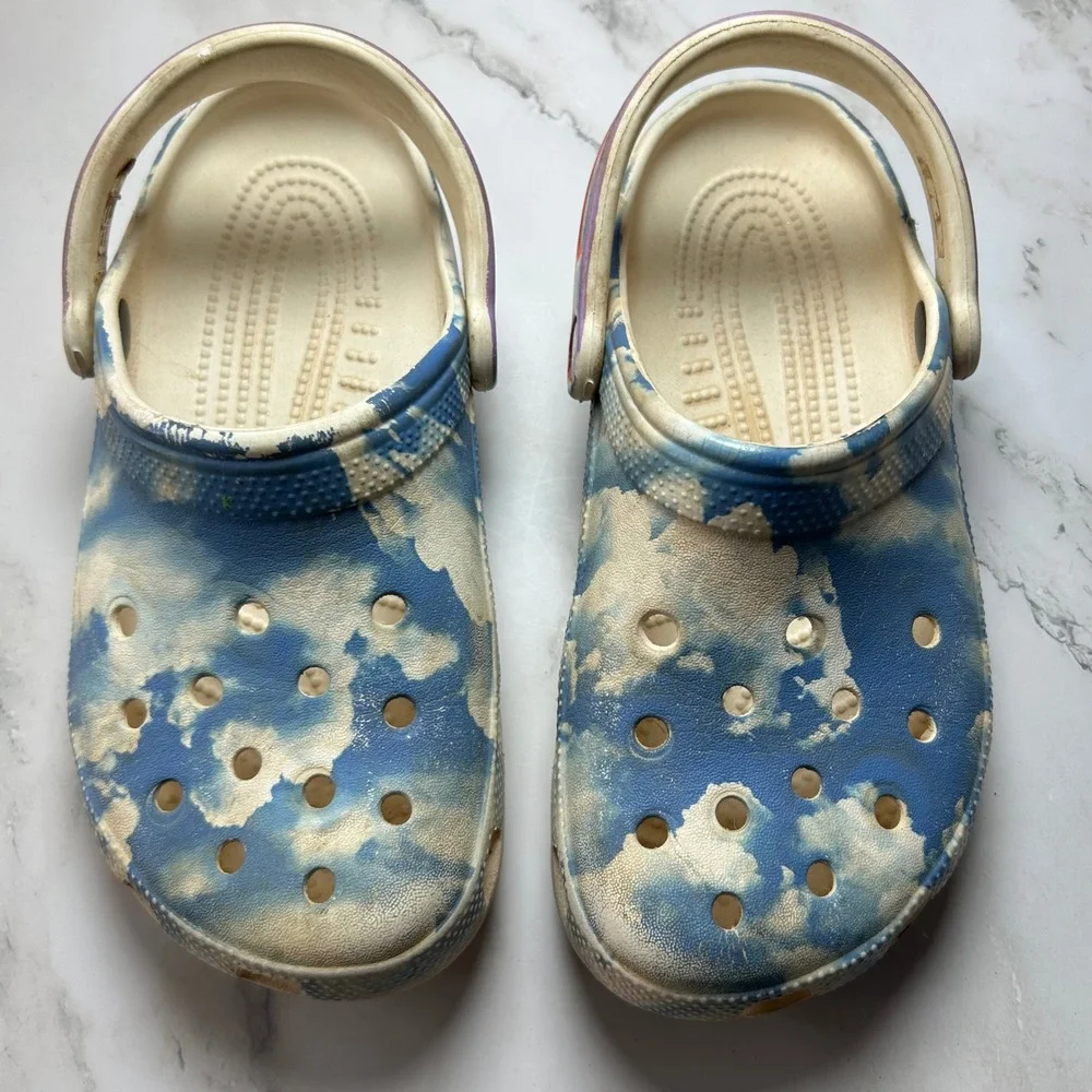 Crocs Classic Clog Kids Junior 4 Blue White Cloud Print Rainbow Strap Shoes J4